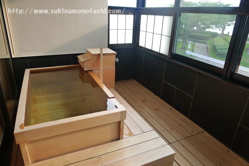 萃 sui-諏訪湖で宿泊した部屋「風露」の源泉かけ流しの専用露天風呂